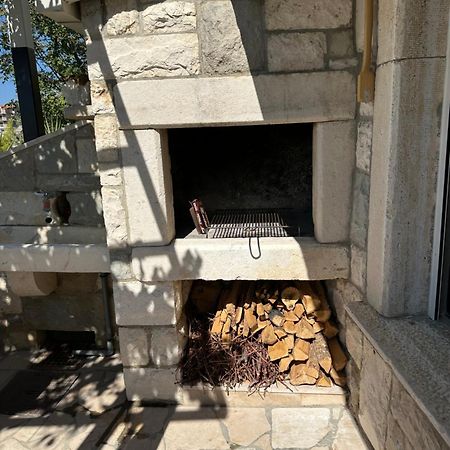 Romantic Stone- Studio Apartman Омиш Экстерьер фото